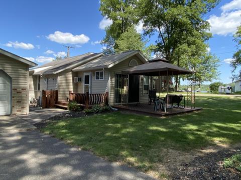 2308 Cedar Dr, Reading, MI 49274 photo 2