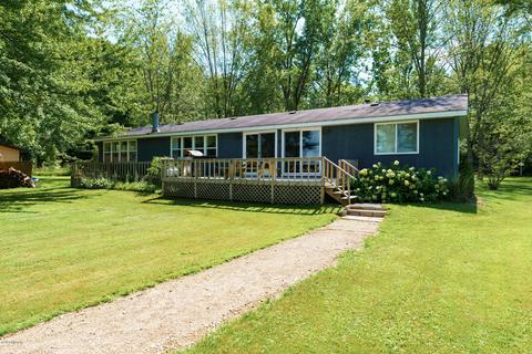 3209 E Baseline Rd, Gobles, MI 49055 photo 1