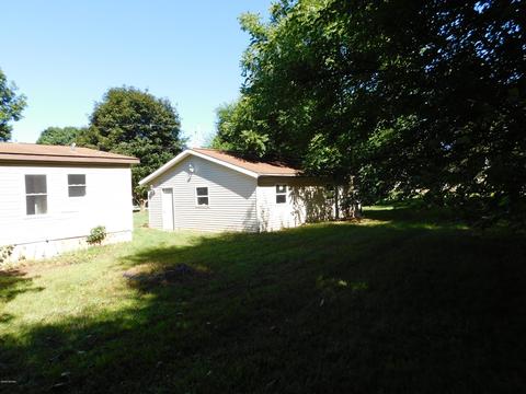 519 6th St, Plainwell, MI 49080 photo 4