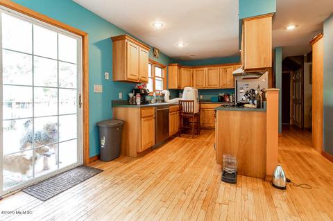 228 Circle Dr, Marshall, MI 49068 photo 8