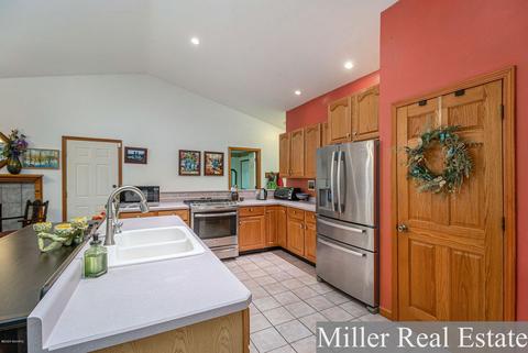 11379 Stagecoach Dr, Dowling, MI 49050 photo 4