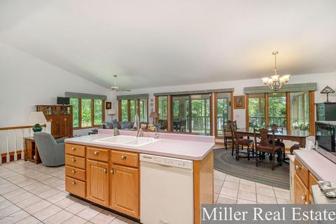 11379 Stagecoach Dr, Dowling, MI 49050 photo 5