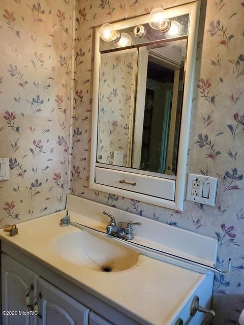 832 W Green St, Marshall, MI 49068 photo 20