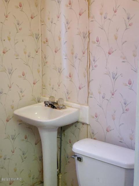 832 W Green St, Marshall, MI 49068 photo 16