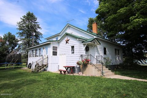 2345 S Elm Ave, White Cloud, MI 49349 photo 1