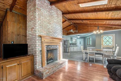 105 S Stocking St, Belding, MI 48809 photo 12