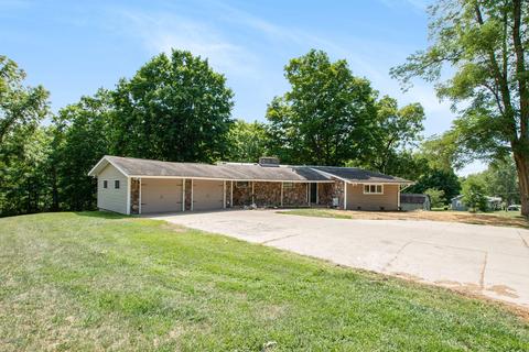 105 S Stocking St, Belding, MI 48809 photo 3