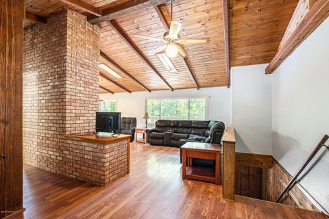 105 S Stocking St, Belding, MI 48809 photo 4