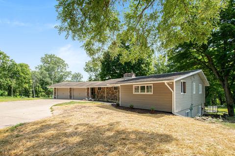 105 S Stocking St, Belding, MI 48809 photo 2