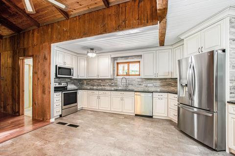 105 S Stocking St, Belding, MI 48809 photo 9