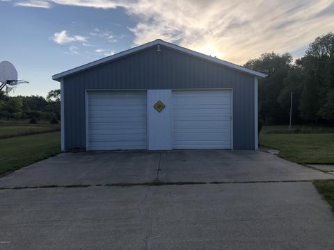 410 Maple St, Edmore, MI 48829 photo 16