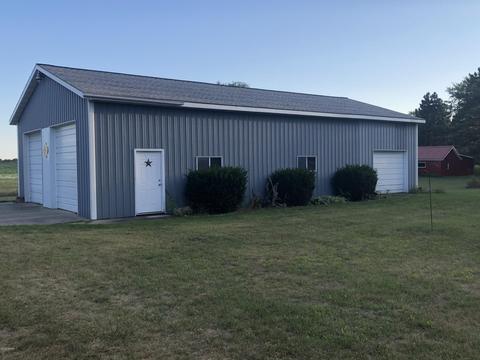 410 Maple St, Edmore, MI 48829 photo 27