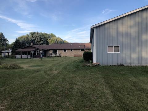 410 Maple St, Edmore, MI 48829 photo 26