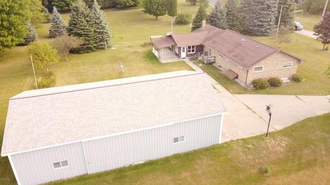 410 Maple St, Edmore, MI 48829 photo 3