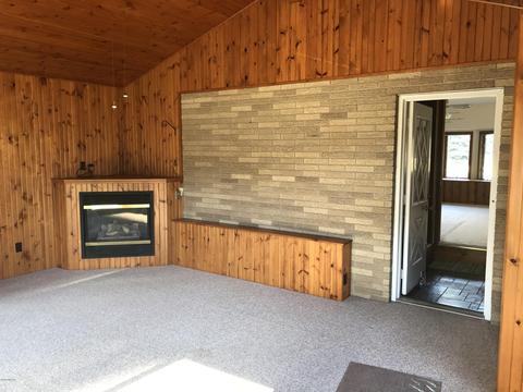 410 Maple St, Edmore, MI 48829 photo 14