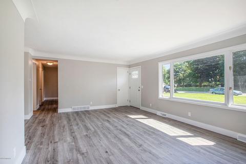 229 N Sunset St, Plainwell, MI 49080 photo 5