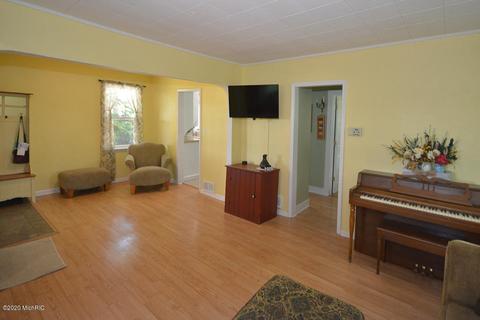 1780 E Ave, Kalamazoo, MI 49004 photo 2