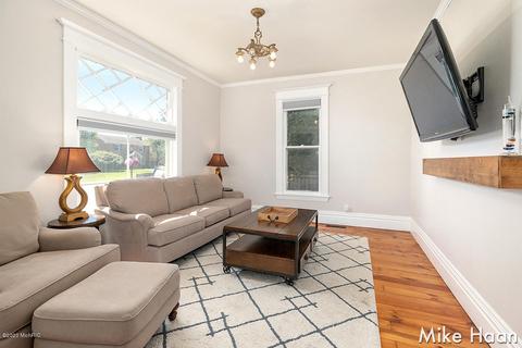 65 E Division St, Sparta, MI 49345 photo 8