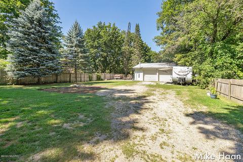 65 E Division St, Sparta, MI 49345 photo 4