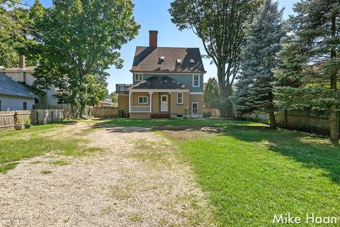 65 E Division St, Sparta, MI 49345 photo 3