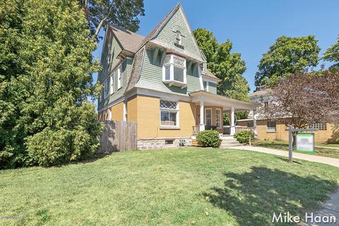 65 E Division St, Sparta, MI 49345 photo 2