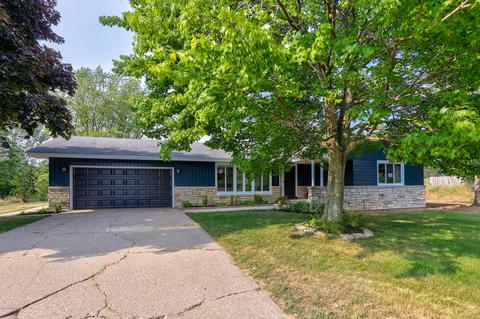 18019 Mohawk Dr, Spring Lake, MI 49456 photo 2