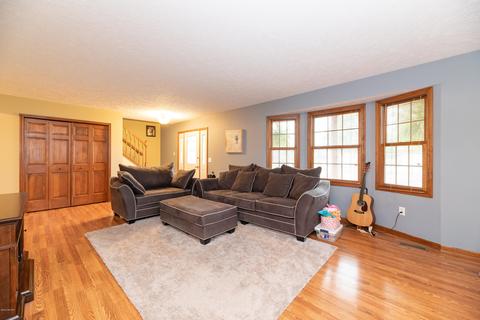 1063 S Peach Ct, Plainwell, MI 49080 photo 9