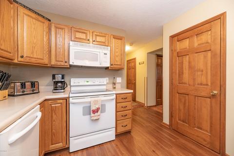 1063 S Peach Ct, Plainwell, MI 49080 photo 16