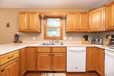 1063 S Peach Ct, Plainwell, MI 49080 photo 12