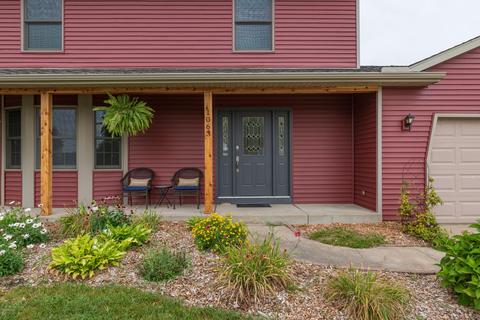 1063 S Peach Ct, Plainwell, MI 49080 photo 2