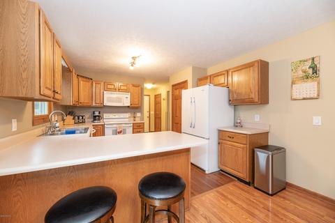 1063 S Peach Ct, Plainwell, MI 49080 photo 18