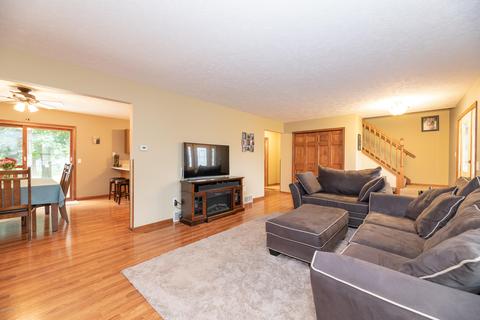 1063 S Peach Ct, Plainwell, MI 49080 photo 8