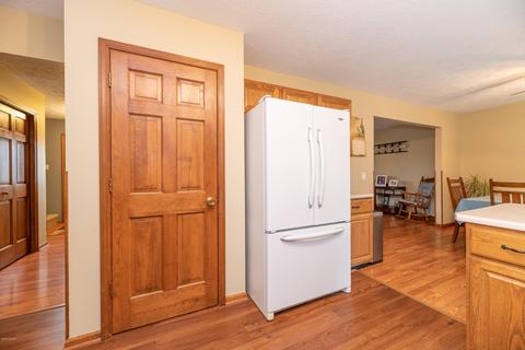 1063 S Peach Ct, Plainwell, MI 49080 photo 15