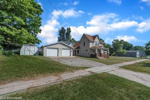 204 W May St, Belding, MI 48809 photo 4