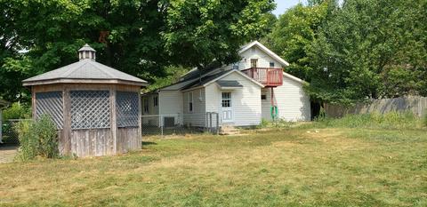 420 Grove St, Constantine, MI 49042 photo 2