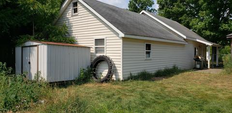 420 Grove St, Constantine, MI 49042 photo 3