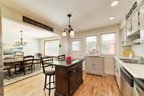 409 Eighth St, Manistee, MI 49660 photo 4