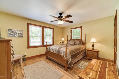 409 Eighth St, Manistee, MI 49660 photo 6