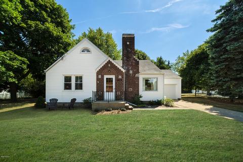 409 Eighth St, Manistee, MI 49660 photo 1