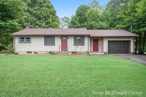 327 13th St, Plainwell, MI 49080 photo 1