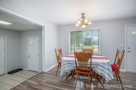 327 13th St, Plainwell, MI 49080 photo 4