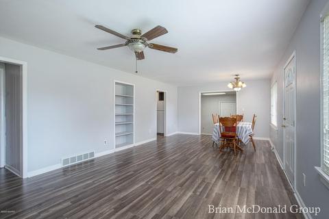 327 13th St, Plainwell, MI 49080 photo 6