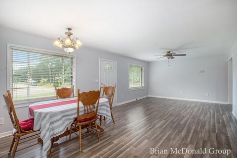 327 13th St, Plainwell, MI 49080 photo 5