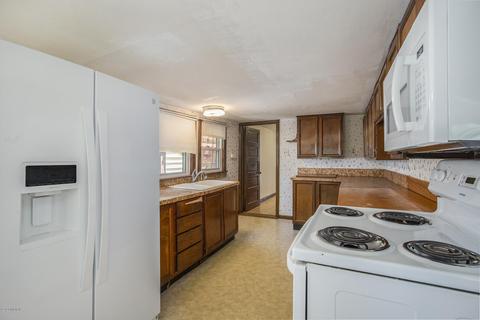 1231 Miller Rd, Plainwell, MI 49080 photo 9