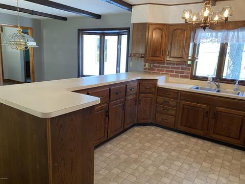 253 Mcmahon Dr, Bronson, MI 49028 photo 3