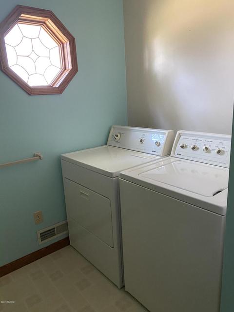 253 Mcmahon Dr, Bronson, MI 49028 photo 9
