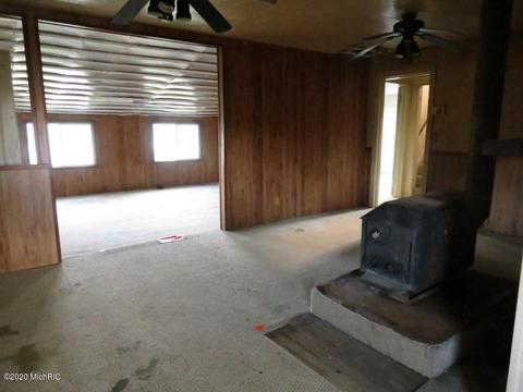 2131 E 40th St, White Cloud, MI 49349 photo 5
