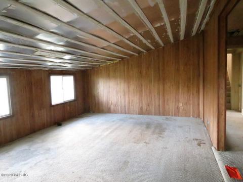 2131 E 40th St, White Cloud, MI 49349 photo 4
