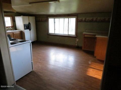 2131 E 40th St, White Cloud, MI 49349 photo 6