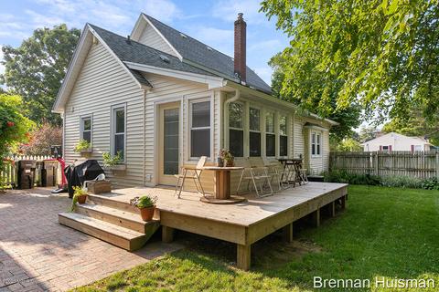 111 E Mark St, Sparta, MI 49345 photo 6